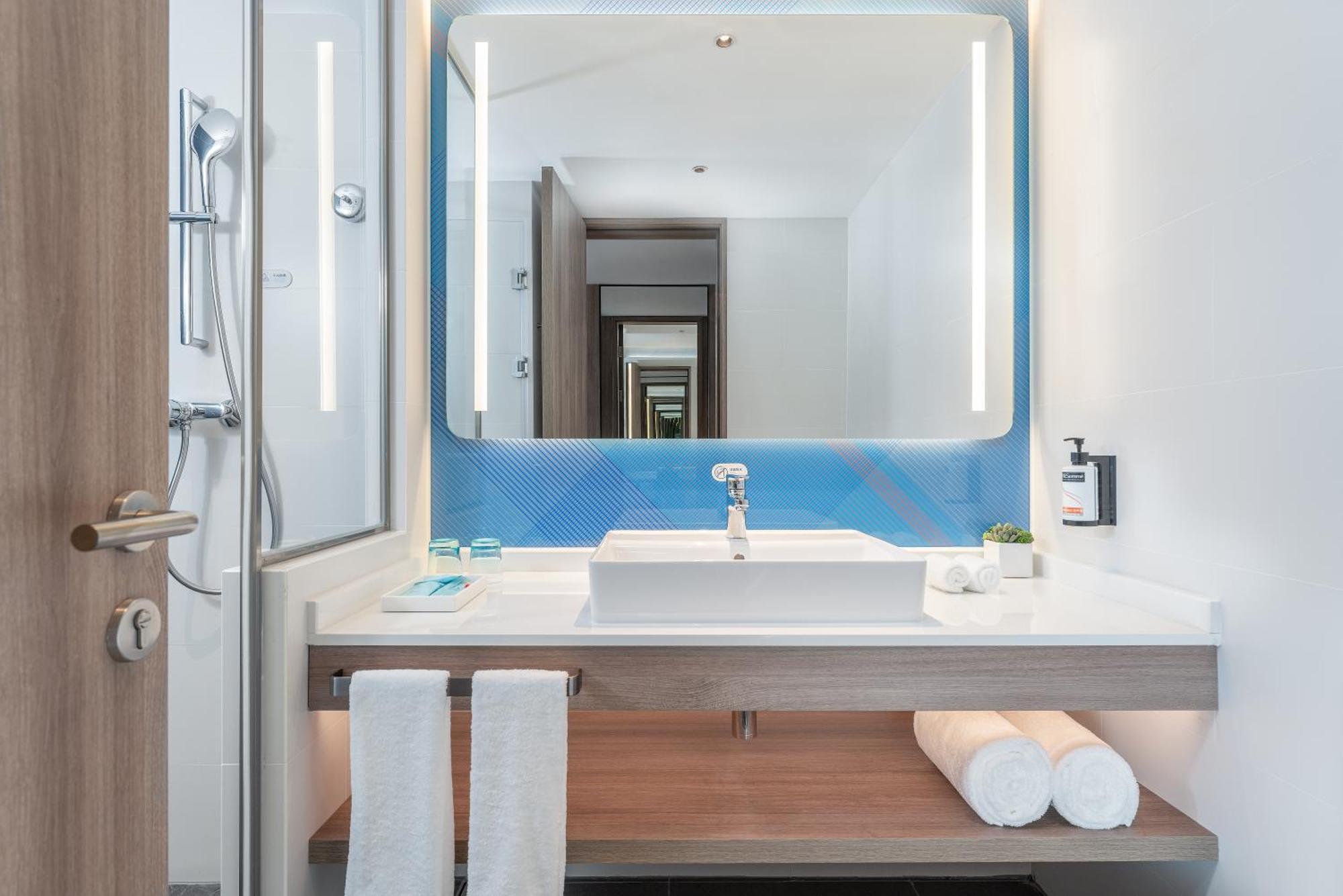 Holiday Inn Express Guangzhou Panyu Dashi By Ihg Exterior foto